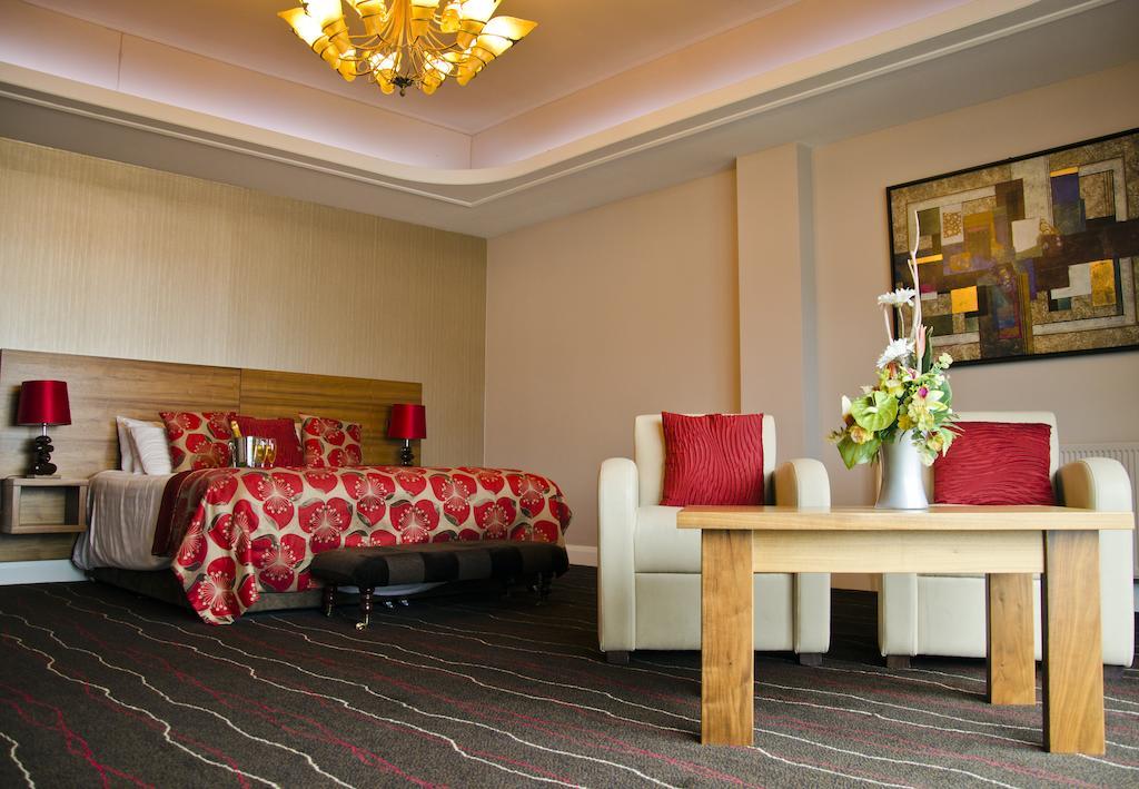 Hotel The Balmoral à Newry Extérieur photo